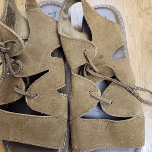 Toms Tan Suede Women's Sandals